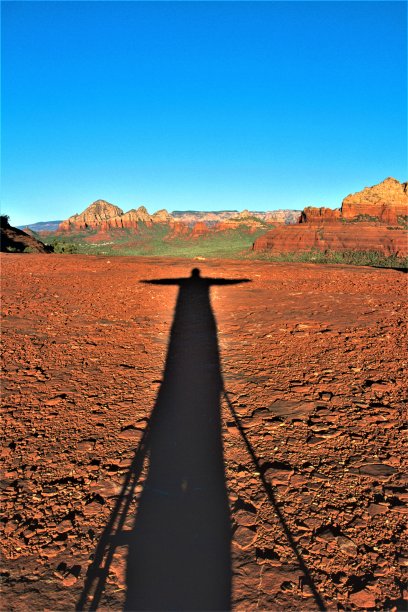 神的房间是Mitten山脊在日出与摄影师的影子提高塞多纳美国亚利桑那州红石国家图片下载