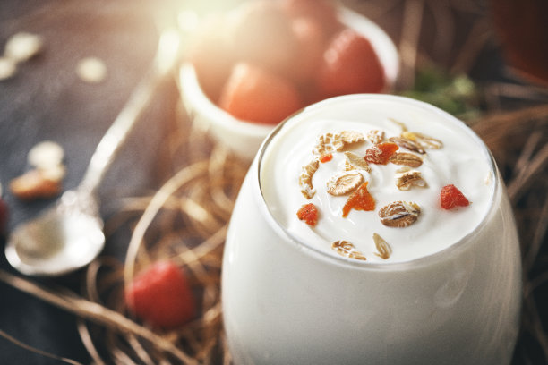 希腊酸奶，格兰诺拉麦片和新鲜覆盆子图片下载