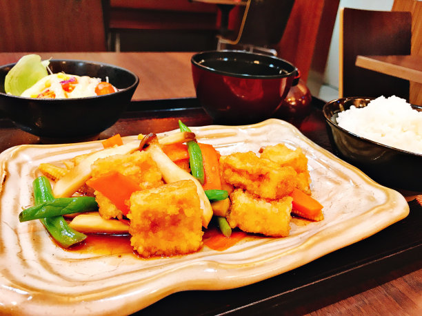 一套炒杂菜炒豆腐。图片下载