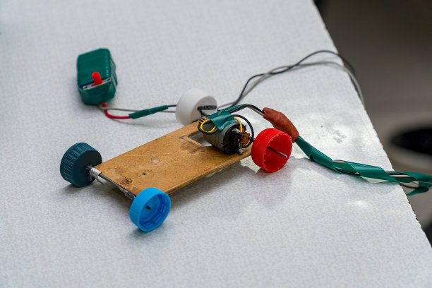 设计机器或汽车的手工模型图片下载