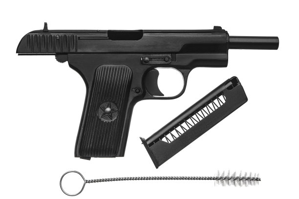 苏联黑枪孤立在白色背景上。苏联手枪图片下载