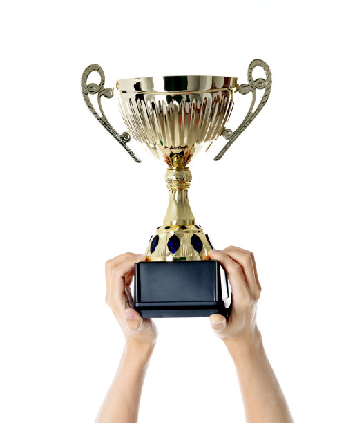 手持金杯的女人图片下载