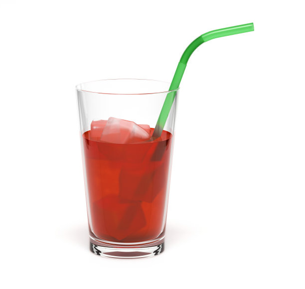 杯子里的红饮料。用冰和吸管图片下载