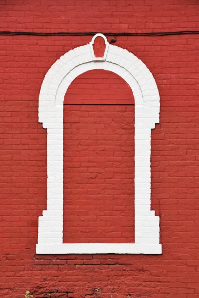 红墙上的白拱门图片下载