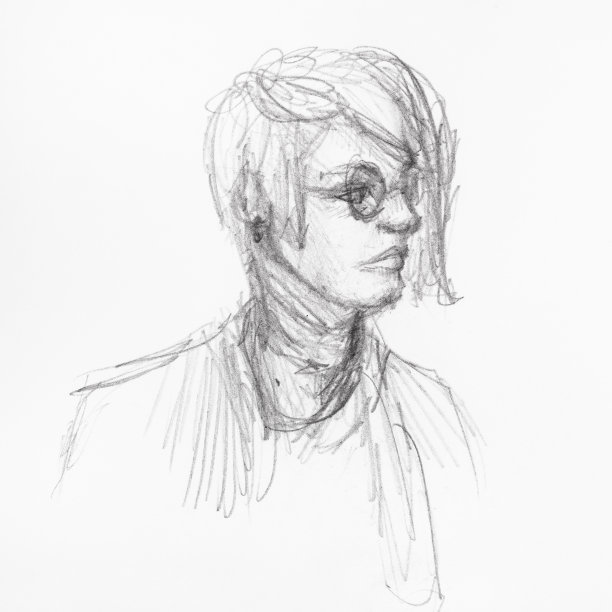 戴着眼镜，留着长发的少年图片下载