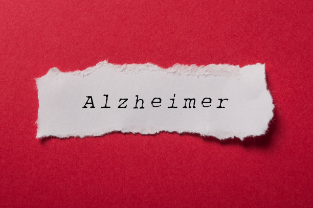 红纸背景上的白色撕纸-老年痴呆症图片下载