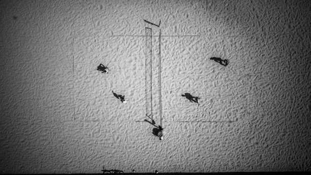 沙滩排球俯视图。运动和沙滩运动。无人机拍摄的照片。航空照片拍摄图片下载