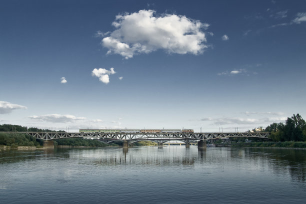 桥上的火车素材图片