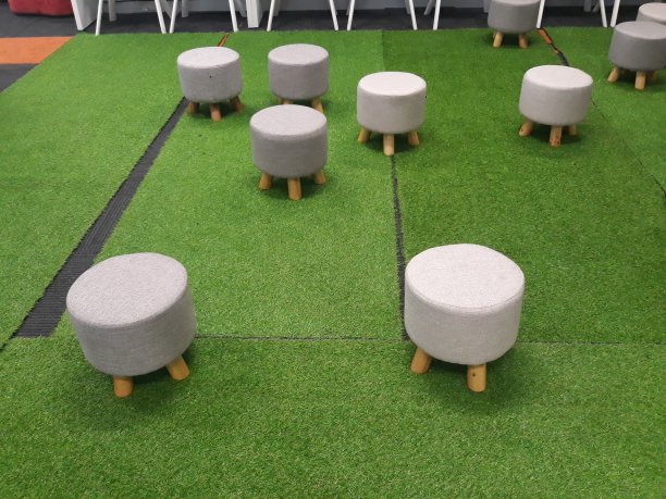 办公室里的小椅子图片下载