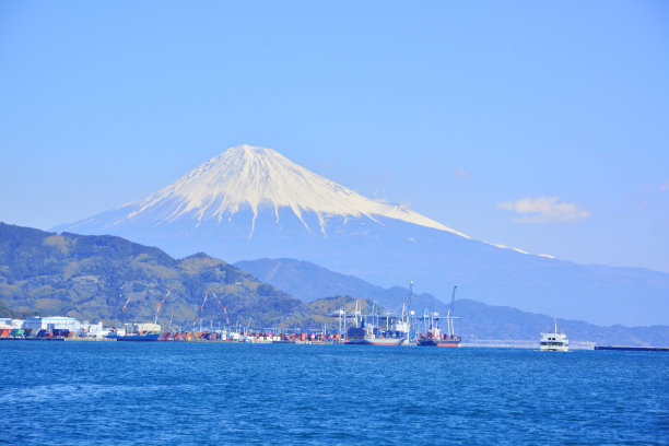 有雪的富士山图片下载