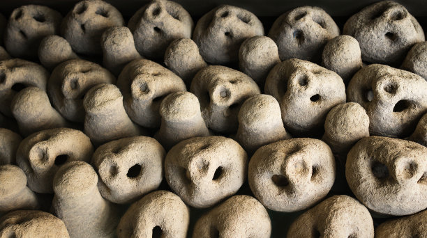 Сooling-down金属模板。图片下载