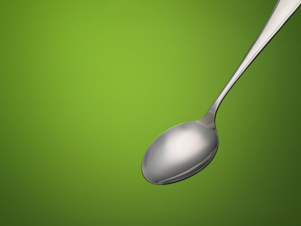绿色背景的勺子图片下载