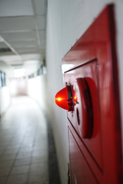 避免火灾的警铃和警告灯。垂直图图片下载