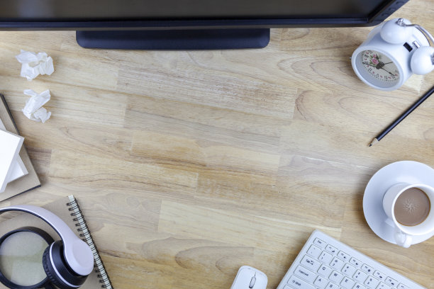 办公桌子与对象的业务和咖啡休息在木材背景图片下载