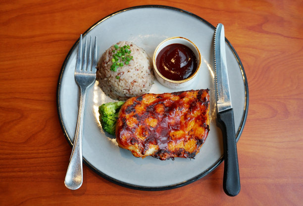 Topview烤鸡排与米饭浆果和源菜图片下载