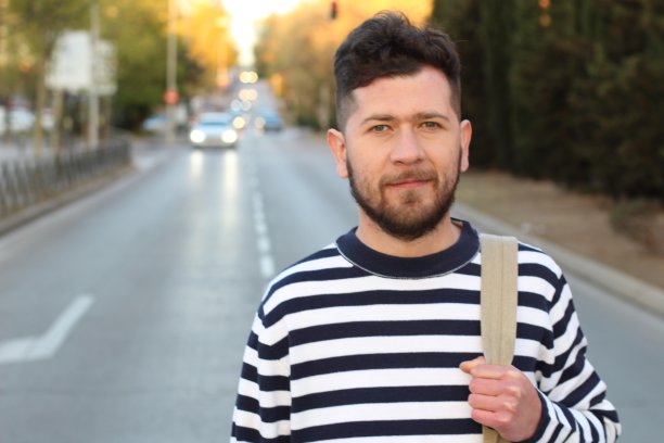 城里时髦的年轻人图片下载