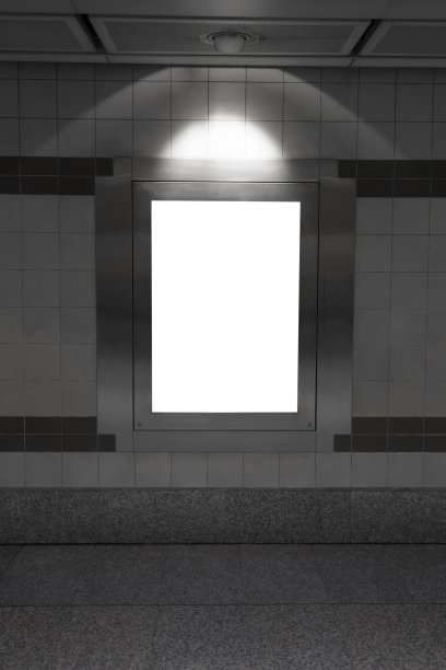 地铁或地铁站的空白广告牌，用于广告图片下载