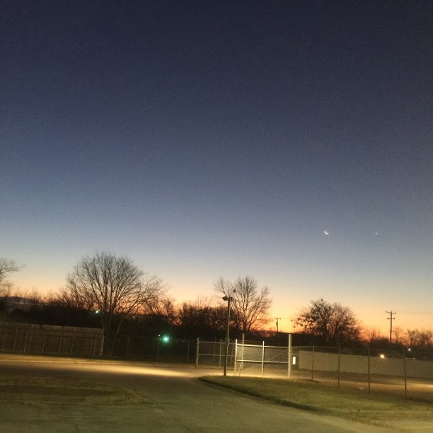 晚上的时间图片下载