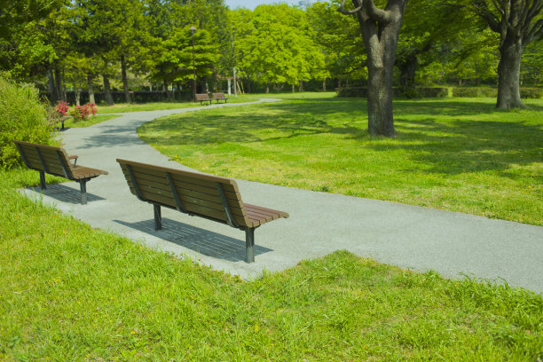 公园的长椅上图片下载