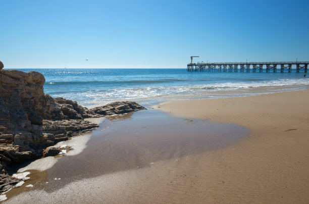 美国加州中部海岸加维奥塔海滩的码头图片下载