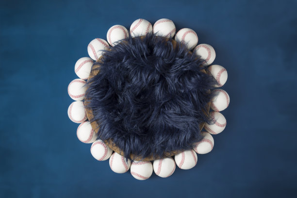 新生数字背景棒球在蓝色的背景图片下载