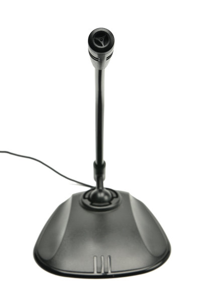 白色背景的说话麦克风图片下载