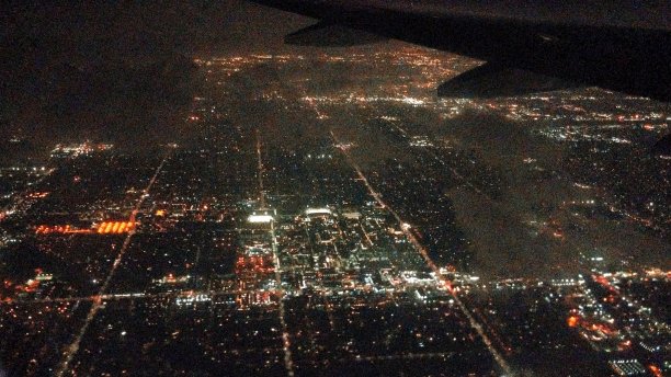 鸟瞰图洛杉矶在冬天的夜晚图片下载