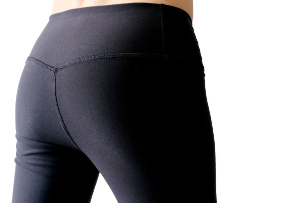 身体女人完美的形状美丽性感的臀部和底部在白色的背景。健康的生活方式、时尚的减肥理念图片下载