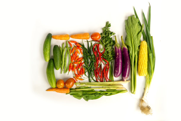 俯视图的各种新鲜蔬菜孤立在白色图片下载