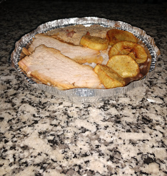 米，豆子，猪肉，法拉法(烤木薯粉)和甘薯图片下载