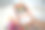 女性手拿彩色衣服拿着手机用app送餐图片下载