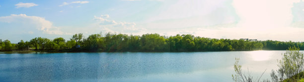 夏天这条河的全景图片下载