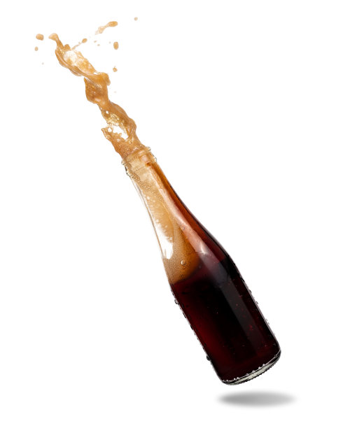 瓶装可乐飞溅图片下载