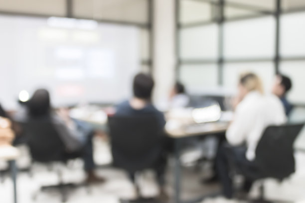 模糊办公室会议背景商务人员工作组在会议室的讨论图片下载