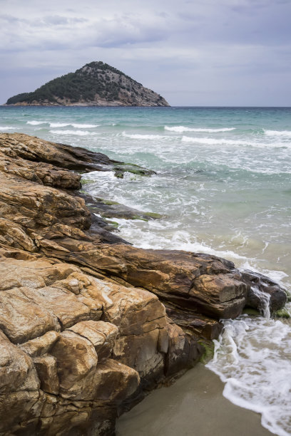 天堂海滩的海浪，萨索斯岛图片下载