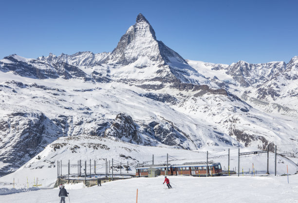 马特洪恩和戈内格拉特列车的背景图片下载