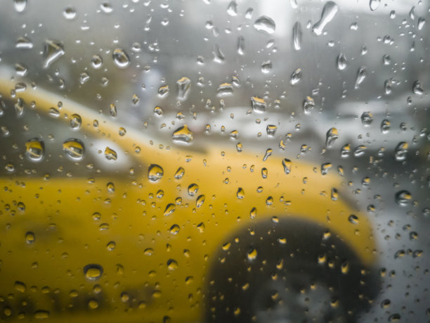 水滴背景微距。图片下载