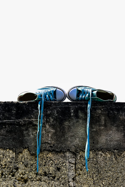 一双绿色运动鞋图片下载