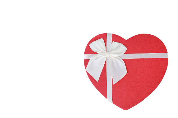 红心礼物盒为情人节孤立的白色背景。图片下载