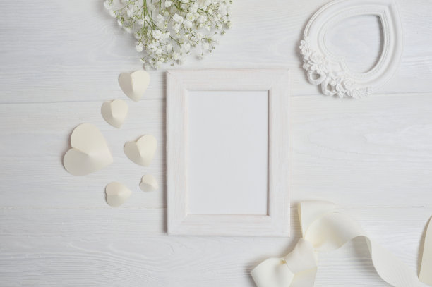 原型信与一支铅笔和礼物盒贺卡圣瓦伦丁节在乡村风格与地方为你的文本，平躺，俯视图照片模拟起来图片下载