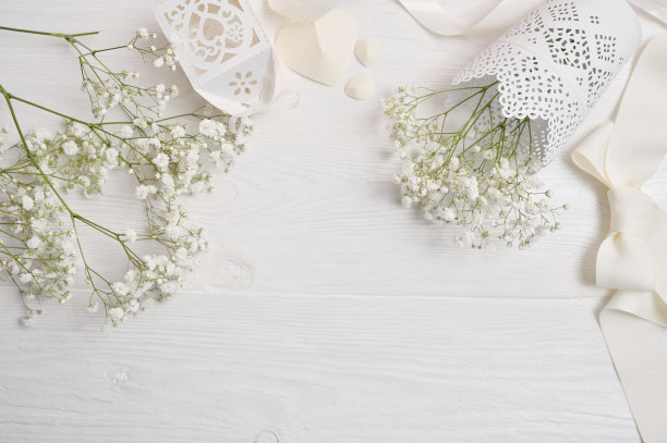 原型信与一支铅笔和礼物盒贺卡圣瓦伦丁节在乡村风格与地方为你的文本，平躺，俯视图照片模拟起来图片下载