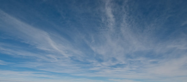 蓝天中的卷云图片下载