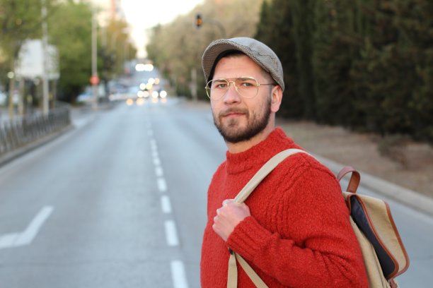 城里时髦的年轻人图片下载