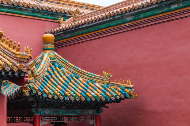 中国传统风格的凉亭，五颜六色的屋顶图片下载