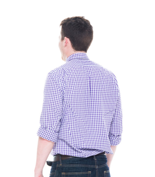 英俊的男人，双手并排站着图片下载