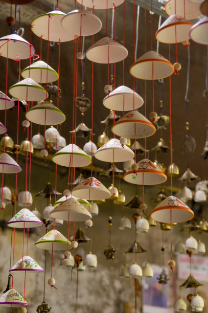 越南会安古镇的灯笼、美术和手工艺品图片下载