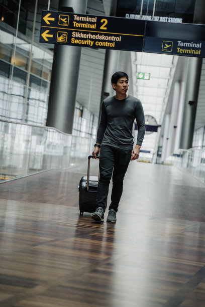 为了赶上航班图片下载