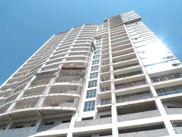 现代多层建筑。现代建筑。图片下载