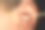 用棉签或棉棒清洁耳朵的中年妇女。家庭卫生保健常规程序的特写图片下载