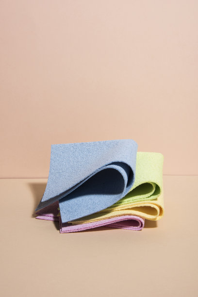 一堆不同颜色的洗碗布。图片下载